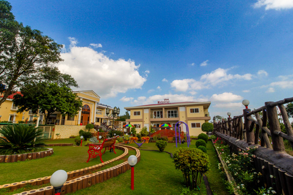 Garden – Lawn Area at Casa Majestic Resort Panchgani 