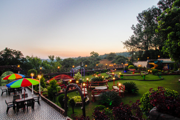 Best Resort in Panchgani with beautiful garden area in Panchgani - Casa Majestic Resort