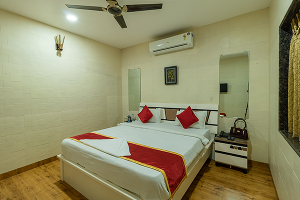 Casa Majestic Resort 4 Bedroom with Living Area and Sit Out Orchid Bungalow at Panchgani