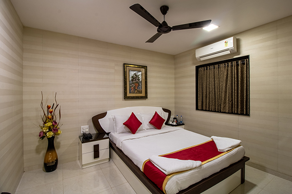 Casa Majestic Resort Luxurios Premum Rooms at Hibiscus Haveli Near Bhillar Panchgani