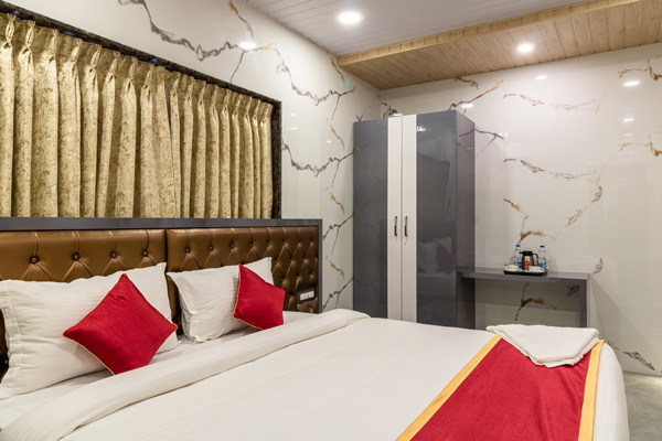 Casa Majestic Resort Panchgani Iris Room 2 Bedroom Apartment with Living Area